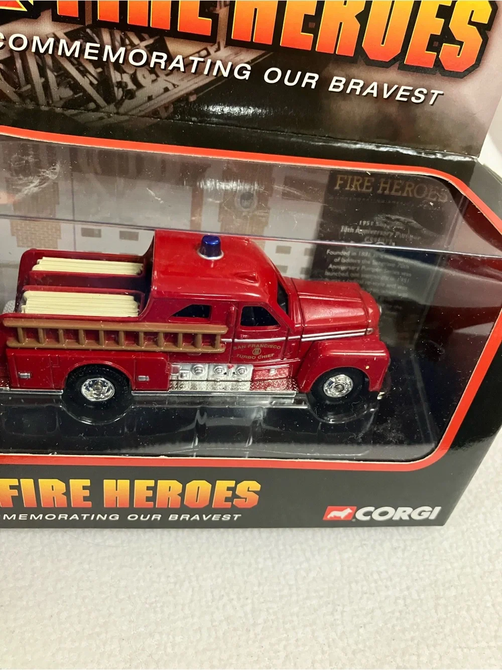 Corgi Fire Heroes 1951 Seagrave Sedan Pumper Truck San Francisco die-cast NIB